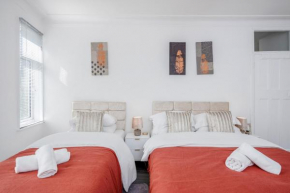 Finchley - London 3 Bedroom Apartment, 10 mins walk to Finchley Central and West Finchley underground stations, London